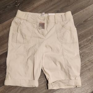 NWT SIZE 0 THE ULTIMATE FIT BERMUDA SHORTS